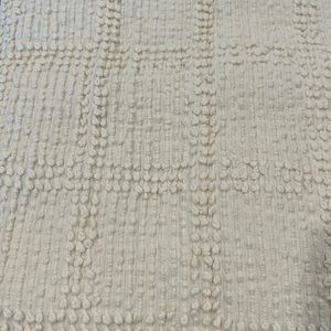 Brand new Queen 100%cotton pop corn bed throw